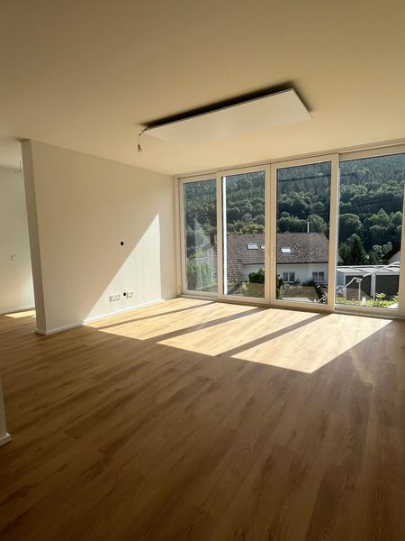 Stilvolle Neubauwohnung in ruhiger Waldrandlage – Erstbezug